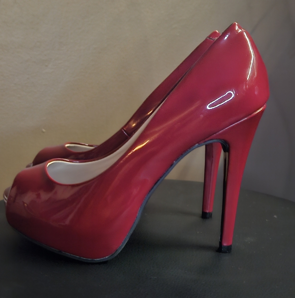 💥SALE💥Guess Red Patent Leather Peep-Toe Stiletto Heels - Picture 11 of 12